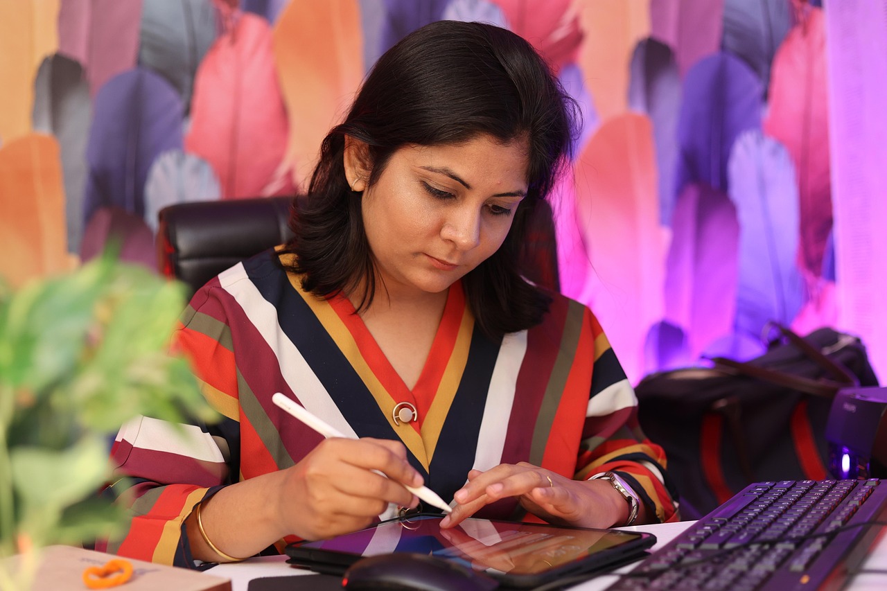 woman, business, corporate, designer, artist, graphic designer, ceo, co-founder, f1 digitals, shallu narula, professional, indian, entrepreneur